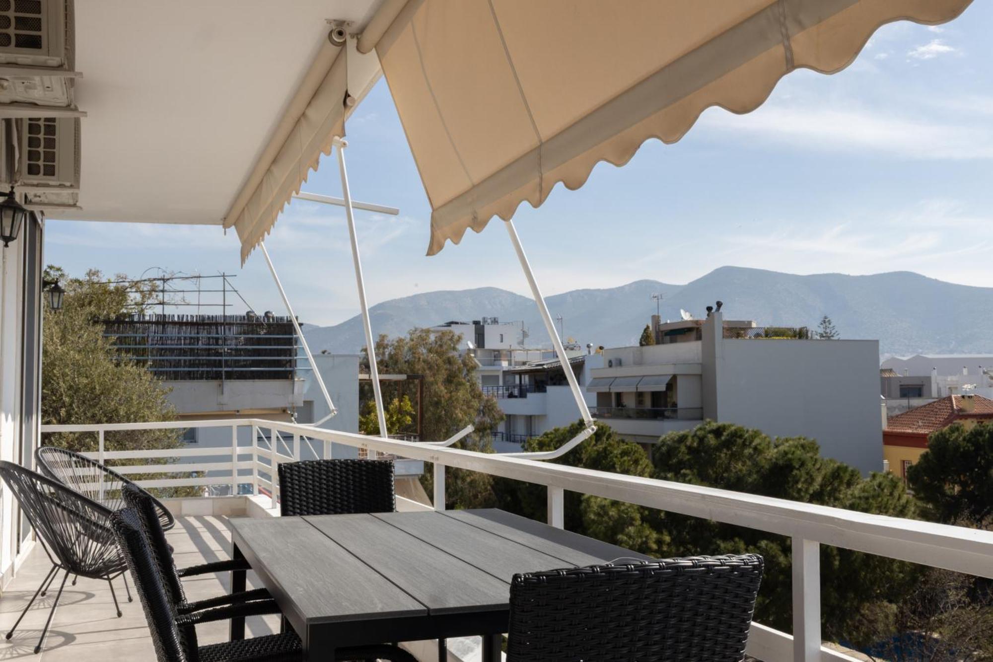 Luxurious 3-Bedroom Seaside Retreat Fully Renovated In 2025 Athen Eksteriør billede