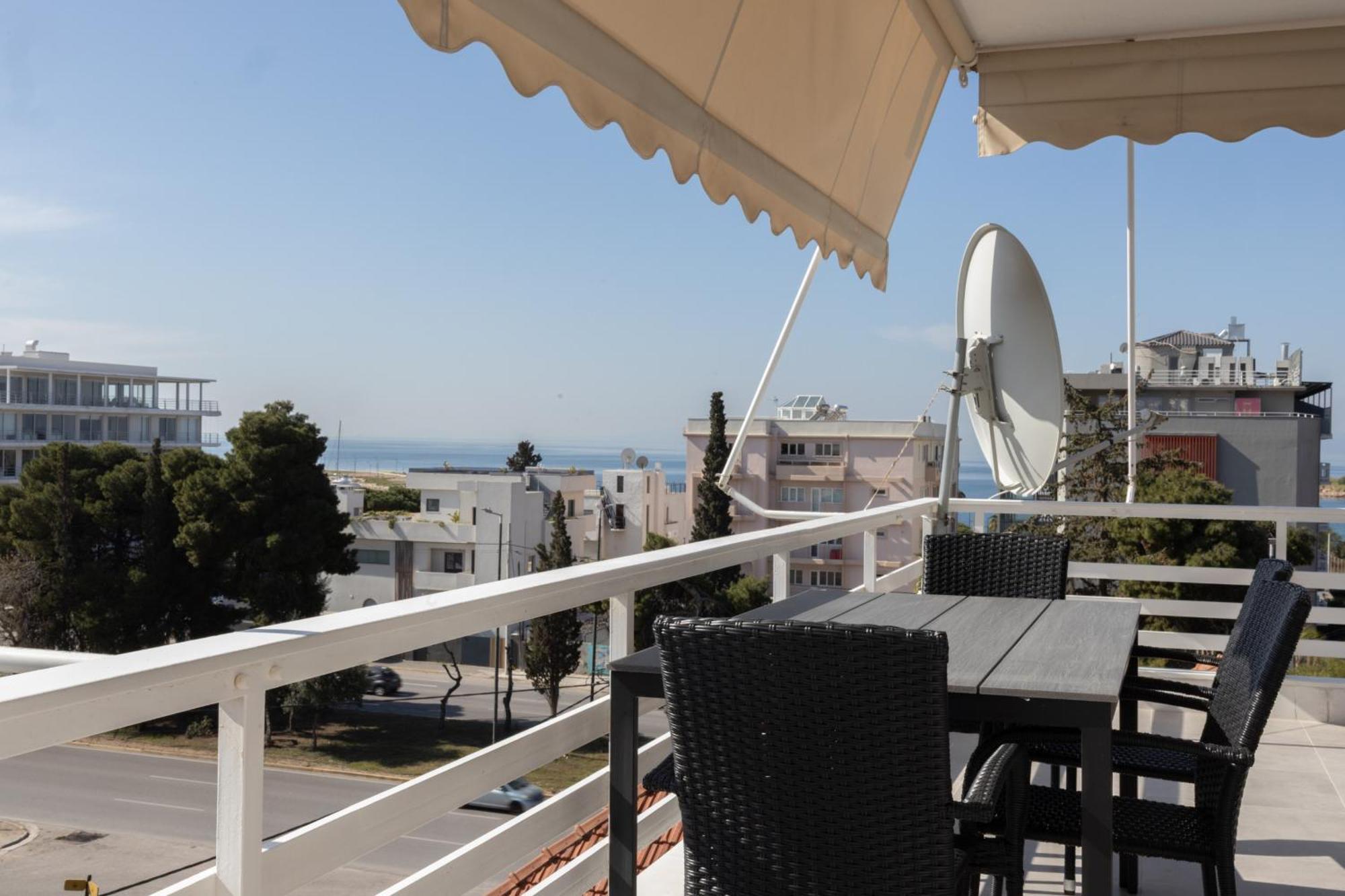 Luxurious 3-Bedroom Seaside Retreat Fully Renovated In 2025 Athen Eksteriør billede