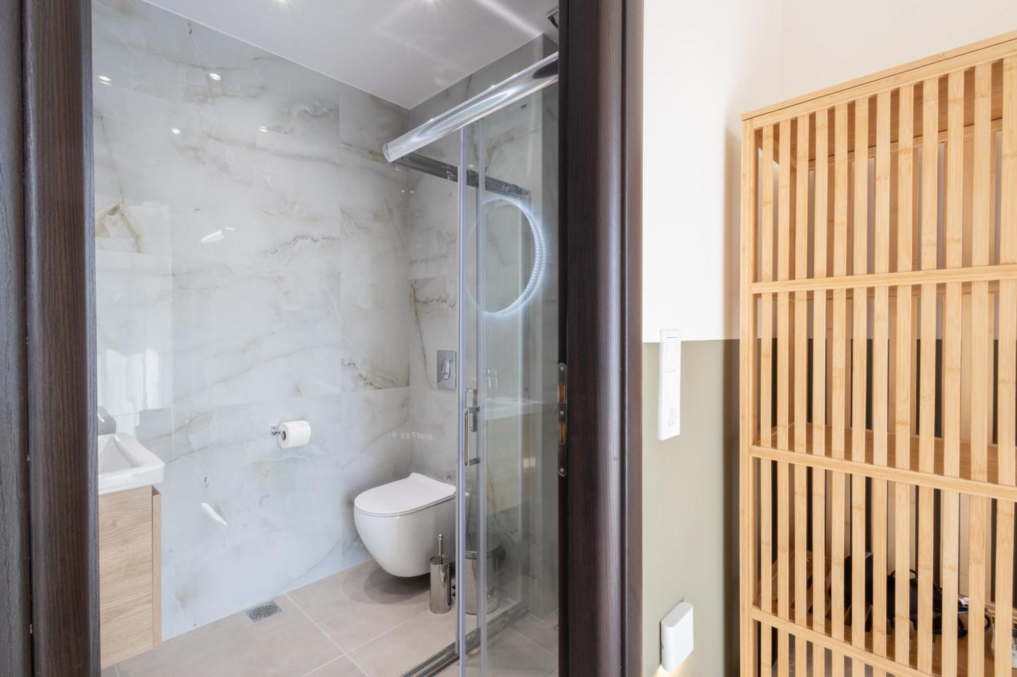 Luxurious 3-Bedroom Seaside Retreat Fully Renovated In 2025 Athen Eksteriør billede
