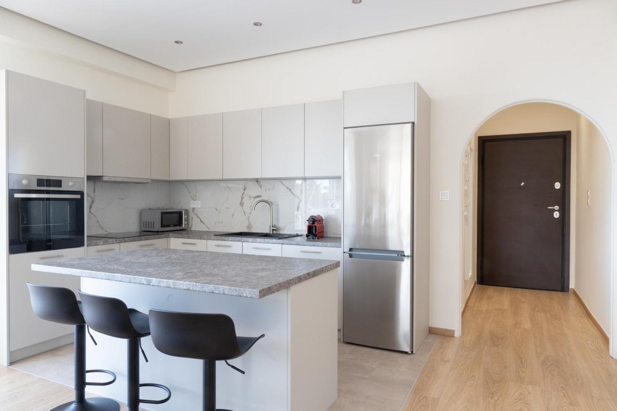 Luxurious 3-Bedroom Seaside Retreat Fully Renovated In 2025 Athen Eksteriør billede