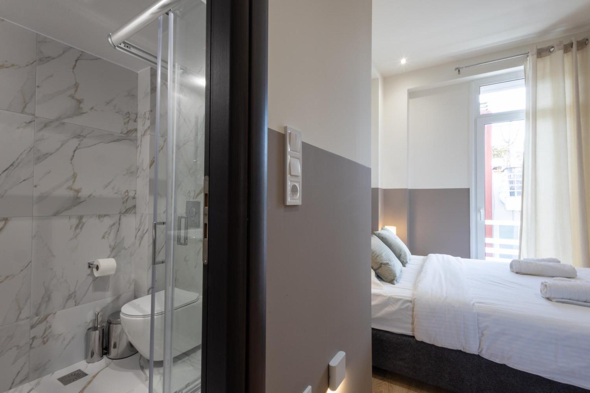 Luxurious 3-Bedroom Seaside Retreat Fully Renovated In 2025 Athen Eksteriør billede
