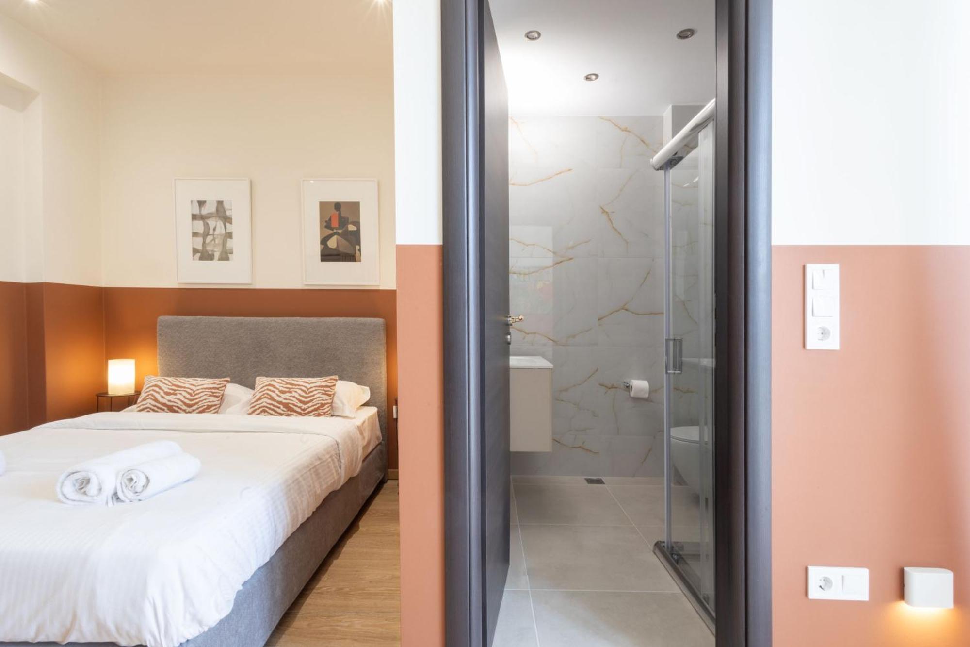 Luxurious 3-Bedroom Seaside Retreat Fully Renovated In 2025 Athen Eksteriør billede