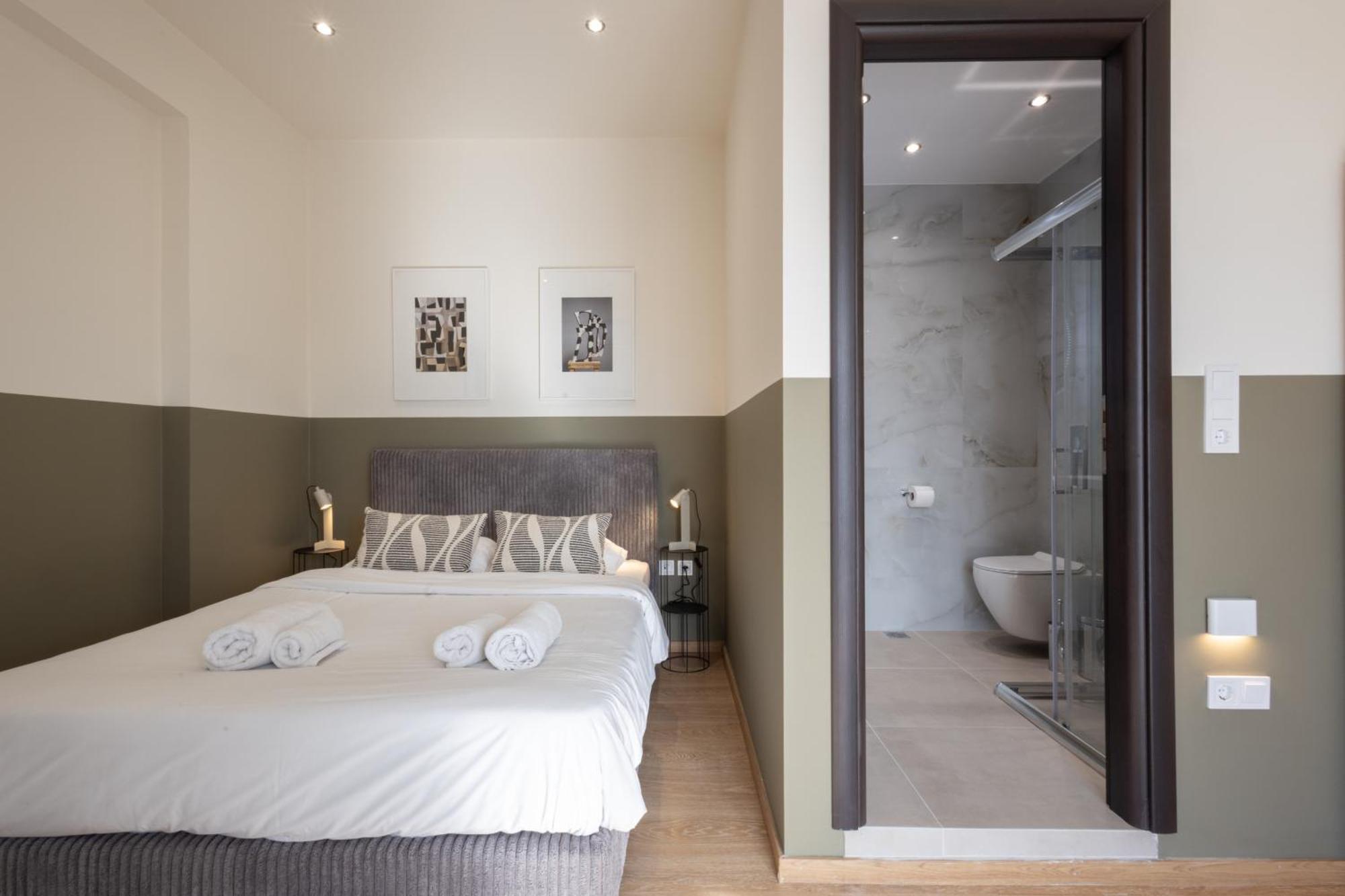 Luxurious 3-Bedroom Seaside Retreat Fully Renovated In 2025 Athen Eksteriør billede