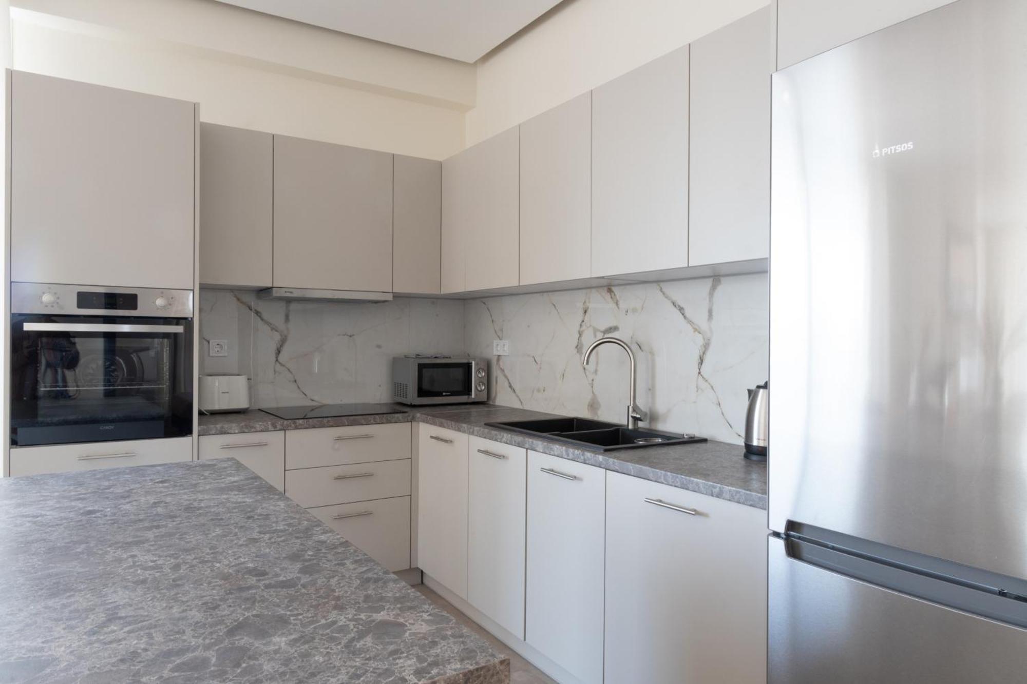 Luxurious 3-Bedroom Seaside Retreat Fully Renovated In 2025 Athen Eksteriør billede