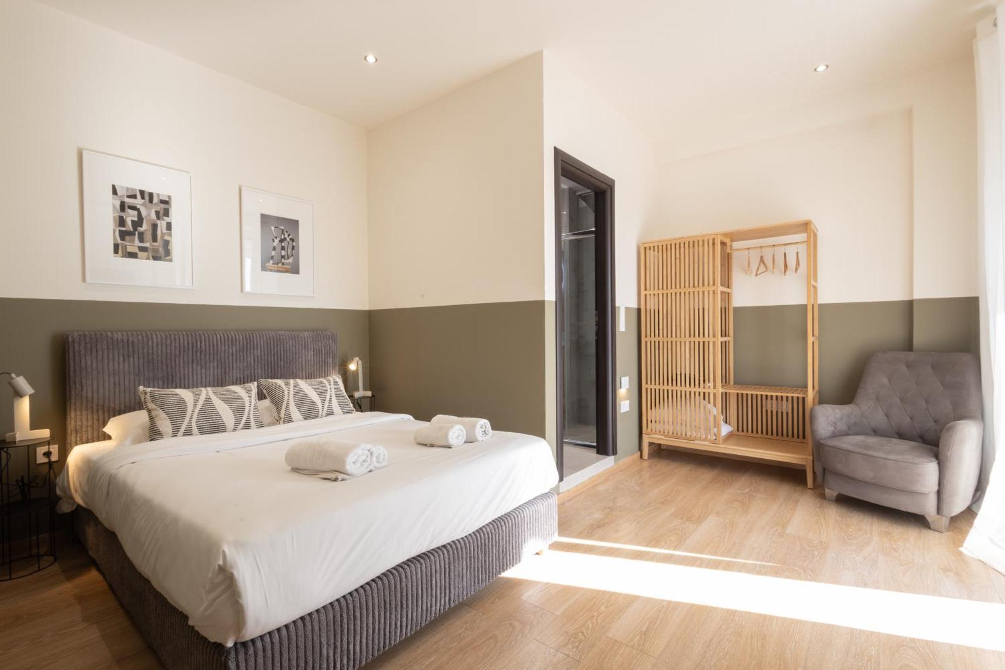 Luxurious 3-Bedroom Seaside Retreat Fully Renovated In 2025 Athen Eksteriør billede